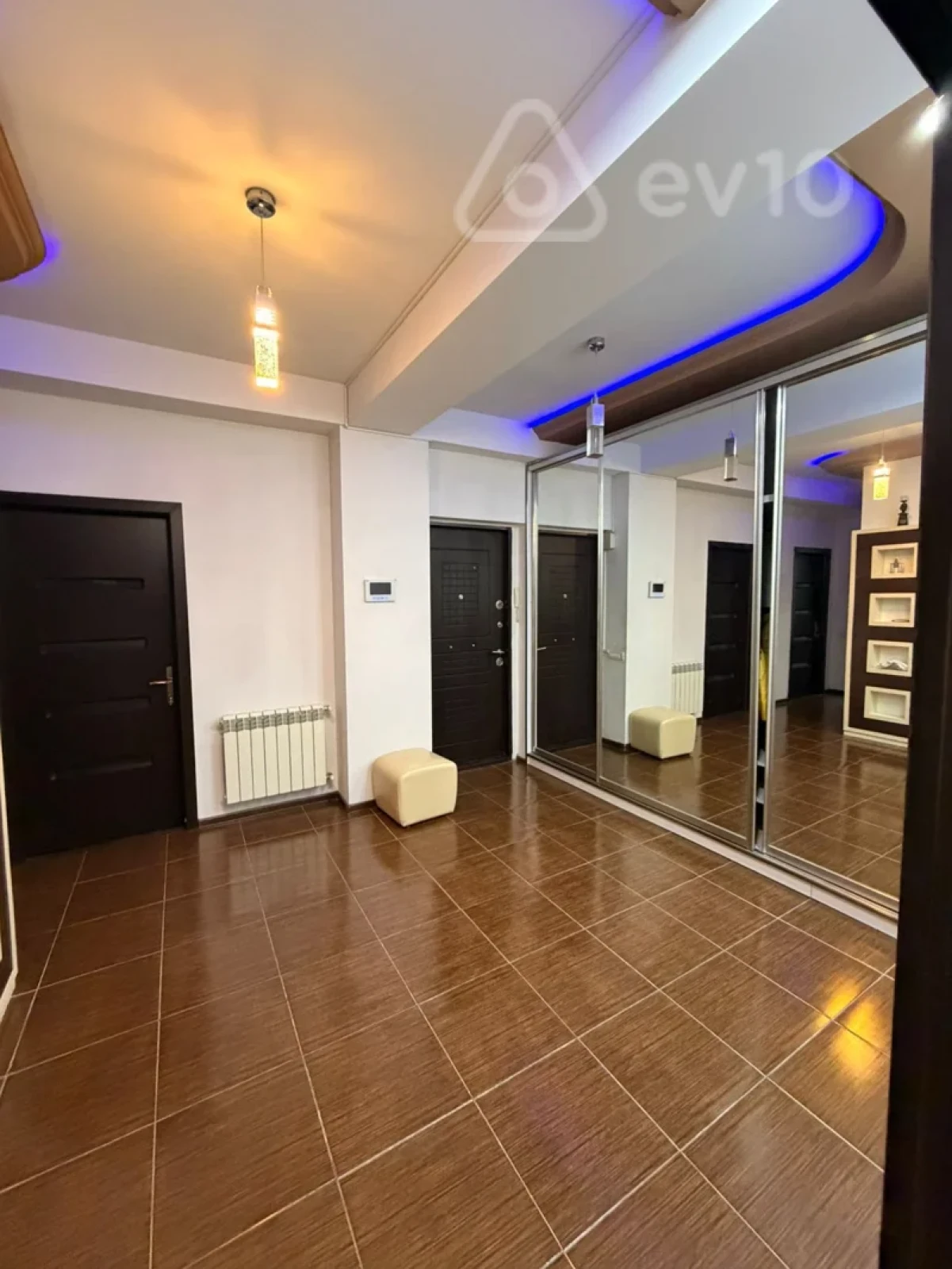 Kirayə verilir 3 otaqlı yeni tikili 120 m²