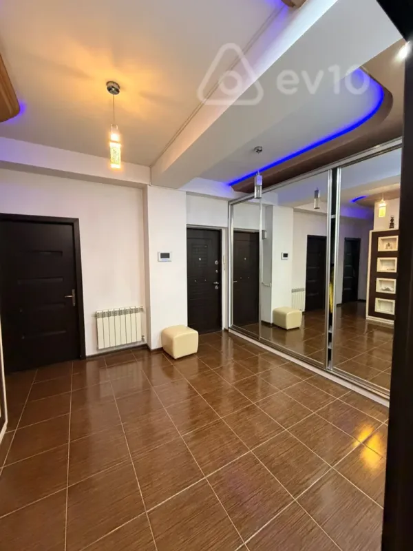 Kirayə verilir 3 otaqlı yeni tikili 120 m²