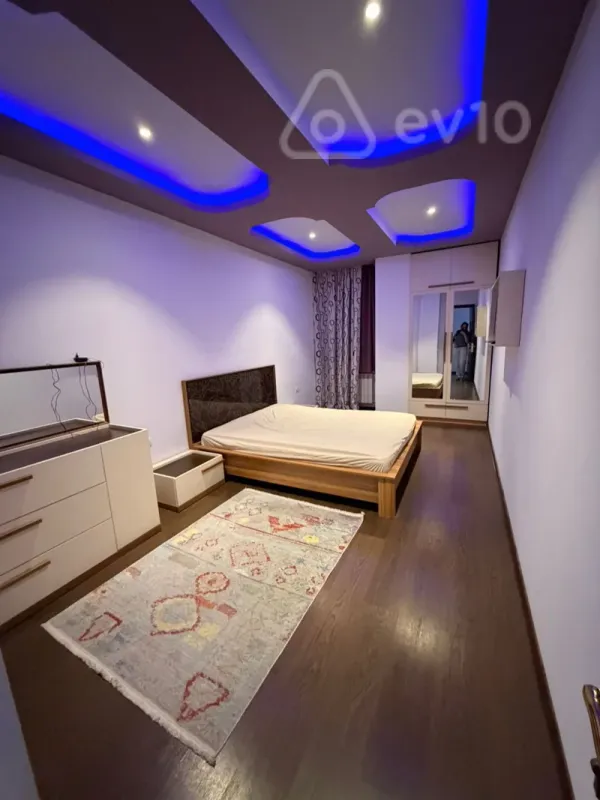 Kirayə verilir 3 otaqlı yeni tikili 120 m²