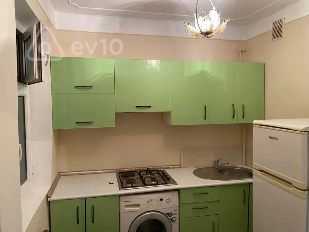 Kirayə verilir 2 otaqlı köhnə tikili 46 m²