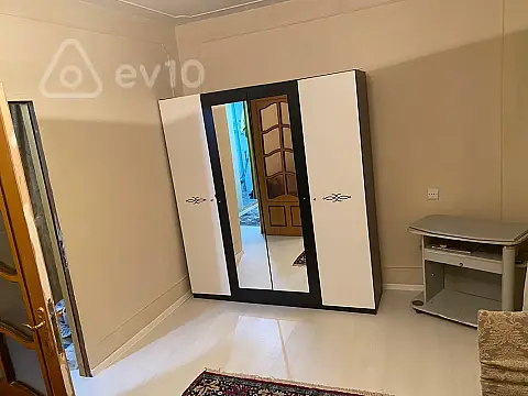 Kirayə verilir 2 otaqlı köhnə tikili 46 m²