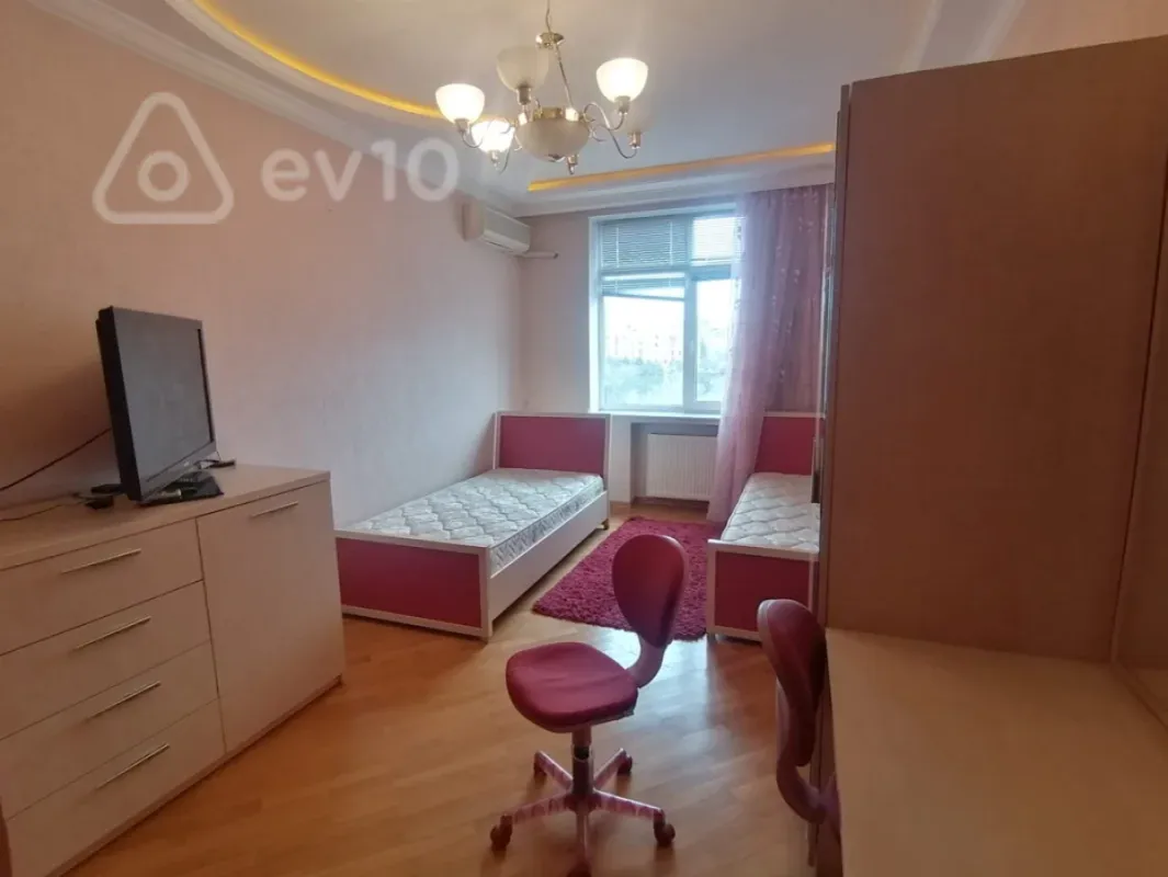Kirayə verilir 3 otaqlı yeni tikili 135 m²