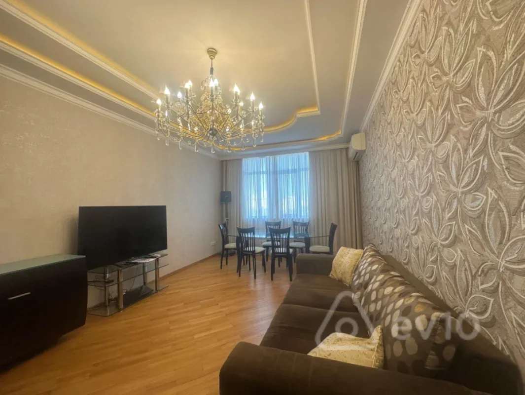 Kirayə verilir 3 otaqlı yeni tikili 135 m²