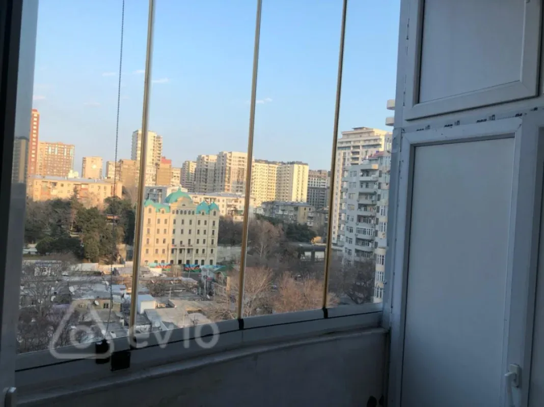 Kirayə verilir 3 otaqlı yeni tikili 135 m²