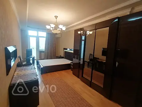 Kirayə verilir 3 otaqlı yeni tikili 135 m²
