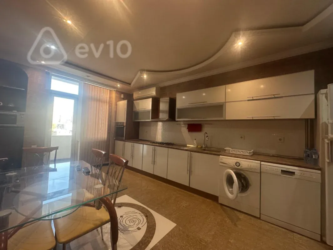 Kirayə verilir 3 otaqlı yeni tikili 135 m²