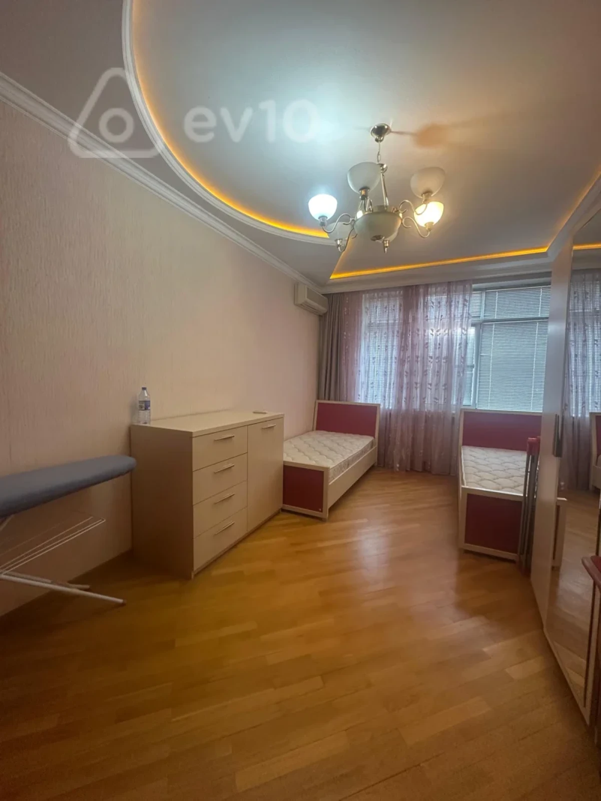 Kirayə verilir 3 otaqlı yeni tikili 135 m²