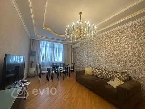Kirayə verilir 3 otaqlı yeni tikili 135 m²