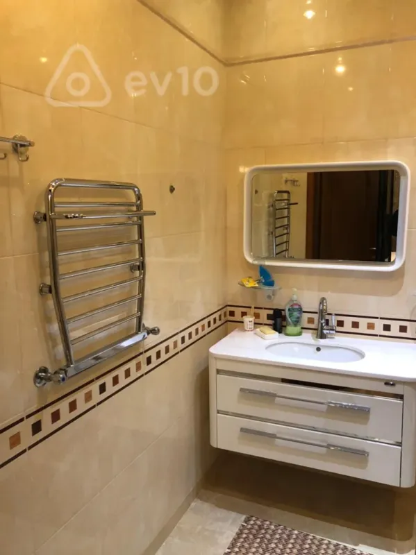 Kirayə verilir 3 otaqlı yeni tikili 135 m²