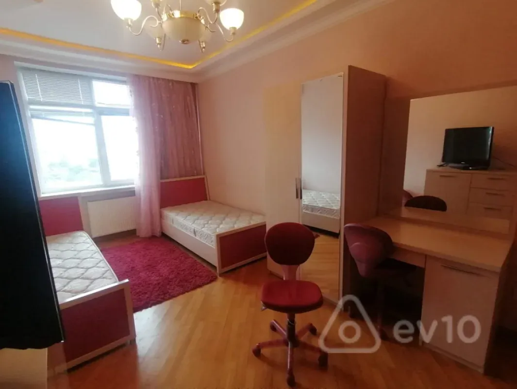 Kirayə verilir 3 otaqlı yeni tikili 135 m²