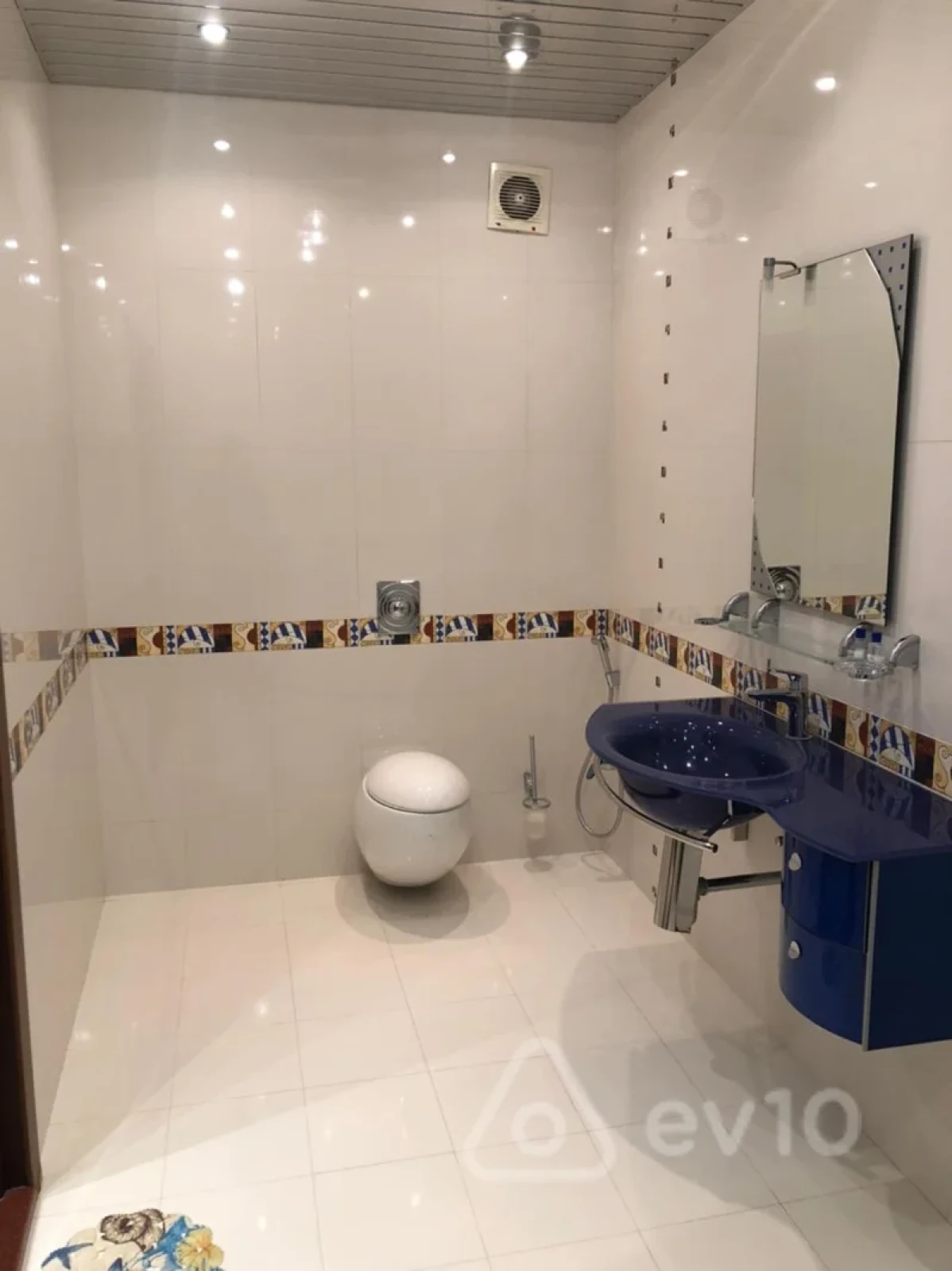 Kirayə verilir 3 otaqlı yeni tikili 135 m²