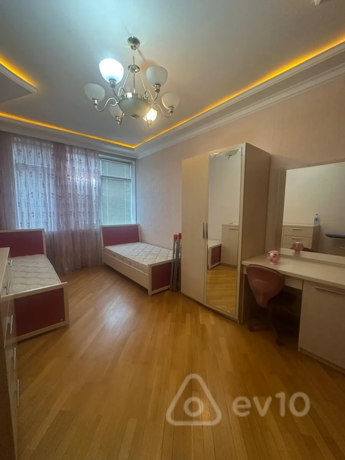 Kirayə verilir 3 otaqlı yeni tikili 135 m²