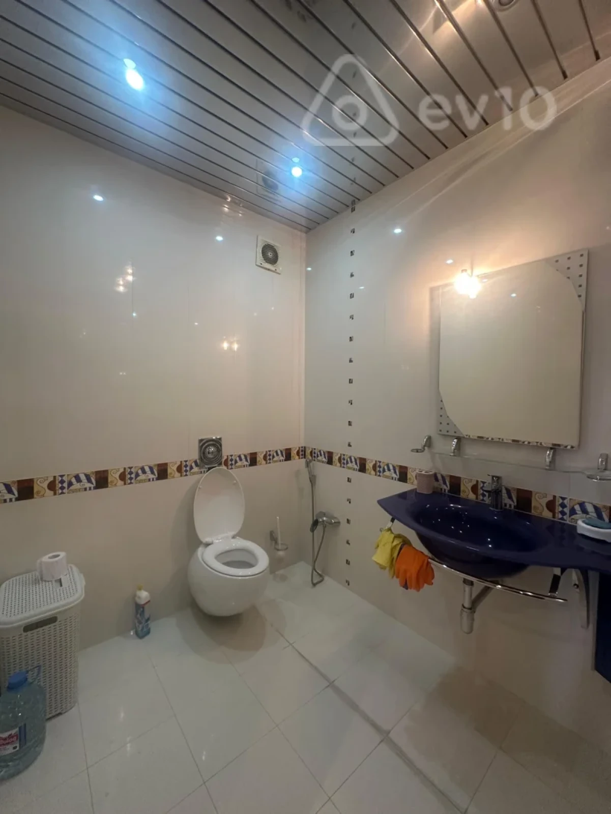 Kirayə verilir 3 otaqlı yeni tikili 135 m²