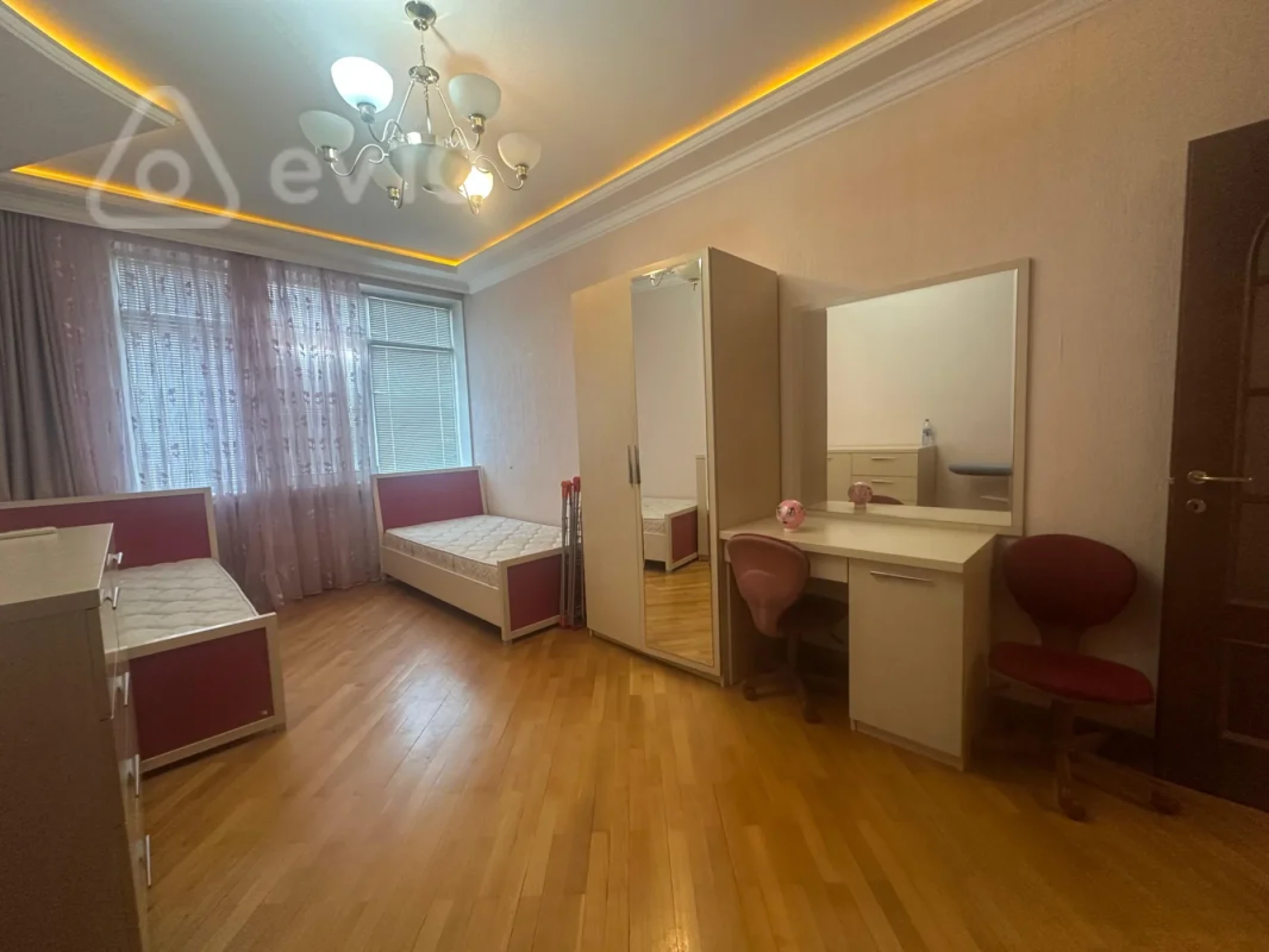Kirayə verilir 3 otaqlı yeni tikili 135 m²