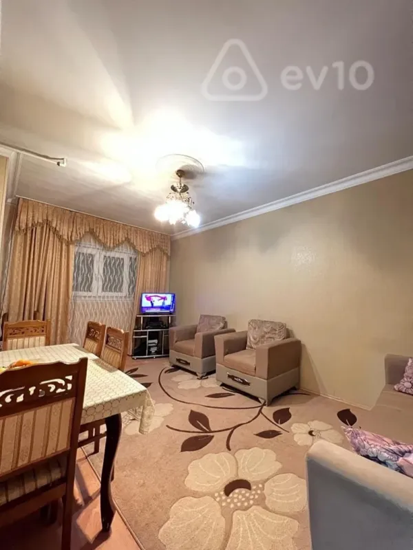 Satılır 2 otaqlı köhnə tikili 60 m²