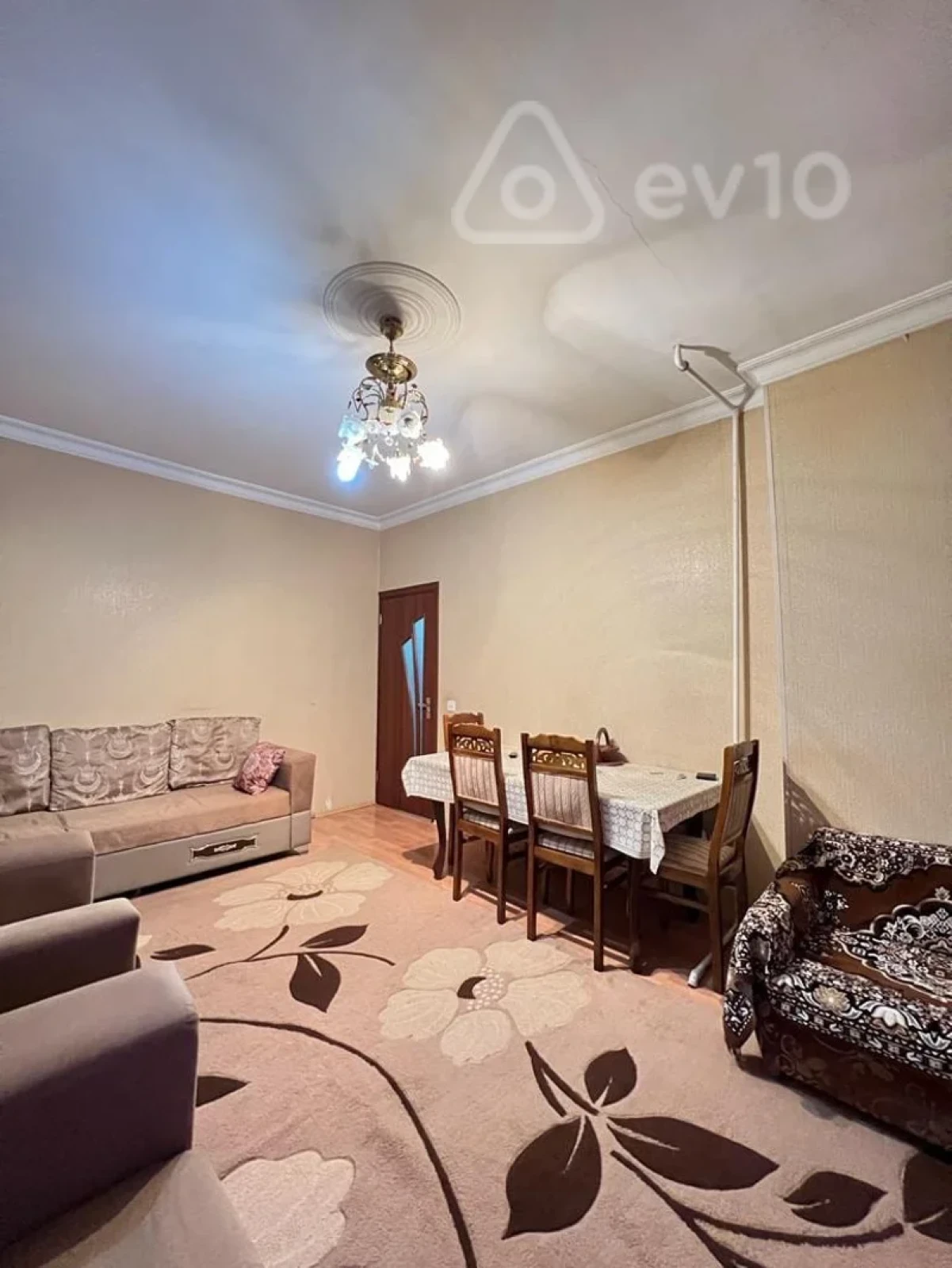 Satılır 2 otaqlı köhnə tikili 60 m²