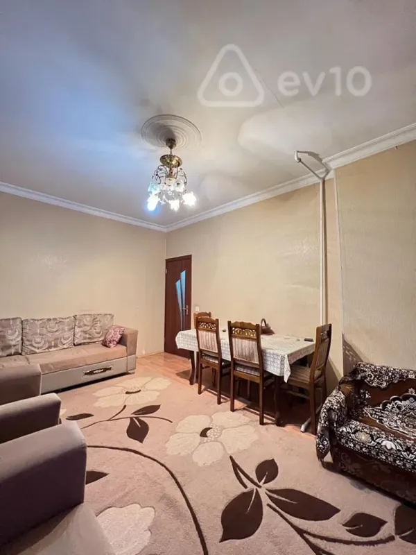 Satılır 2 otaqlı köhnə tikili 60 m²