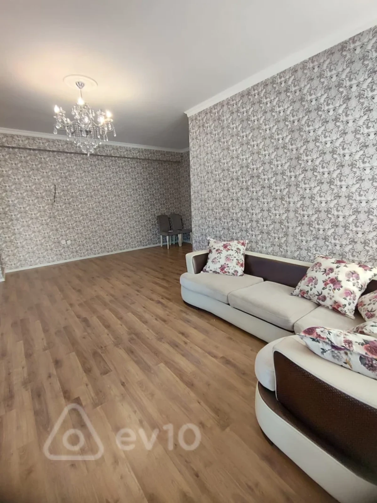 Kirayə verilir 2 otaqlı yeni tikili 95 m²