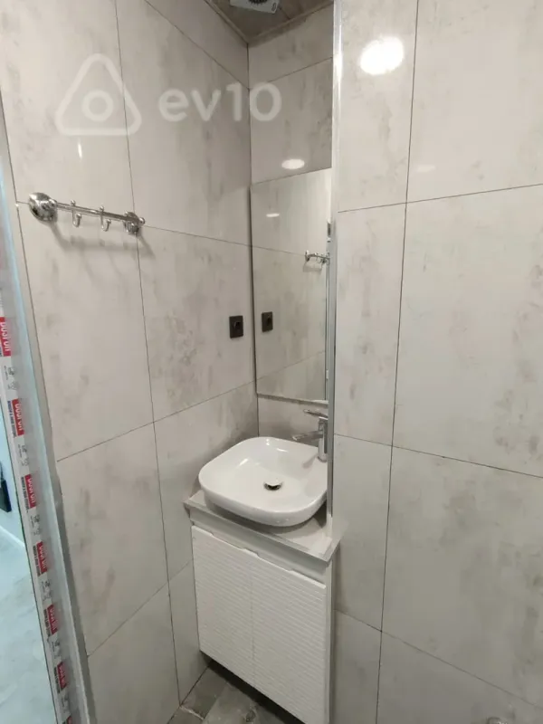 Kirayə verilir 2 otaqlı yeni tikili 70 m²