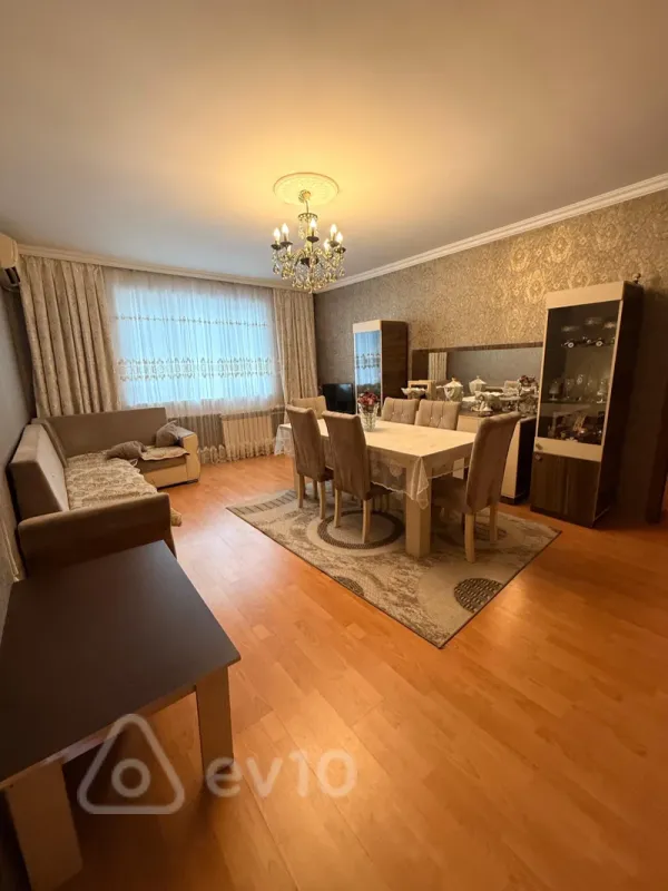 Satılır 4 otaqlı köhnə tikili 120 m²