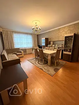 Satılır 4 otaqlı köhnə tikili 120 m²