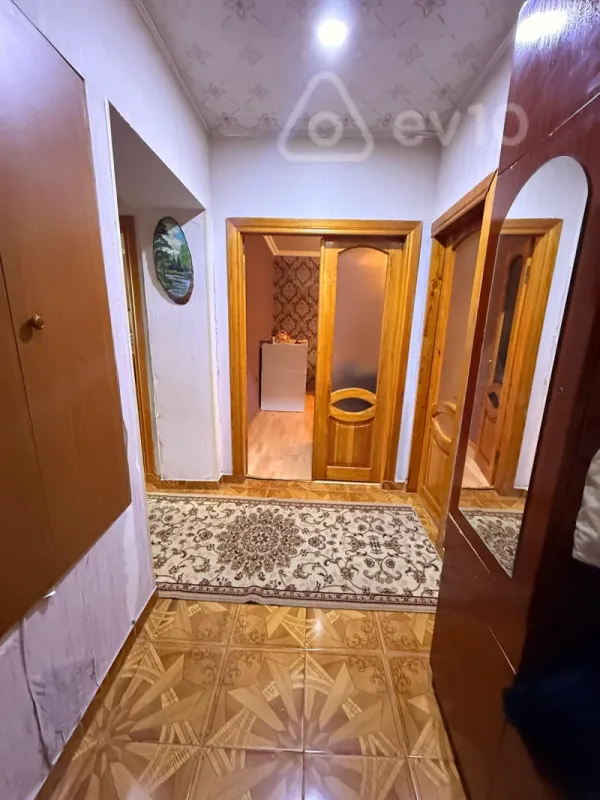 Satılır 4 otaqlı köhnə tikili 120 m²