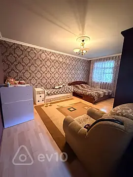 Satılır 4 otaqlı köhnə tikili 120 m²