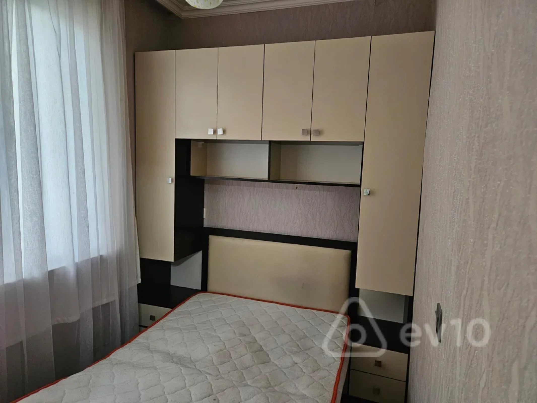 Kirayə verilir 2 otaqlı köhnə tikili 50 m²