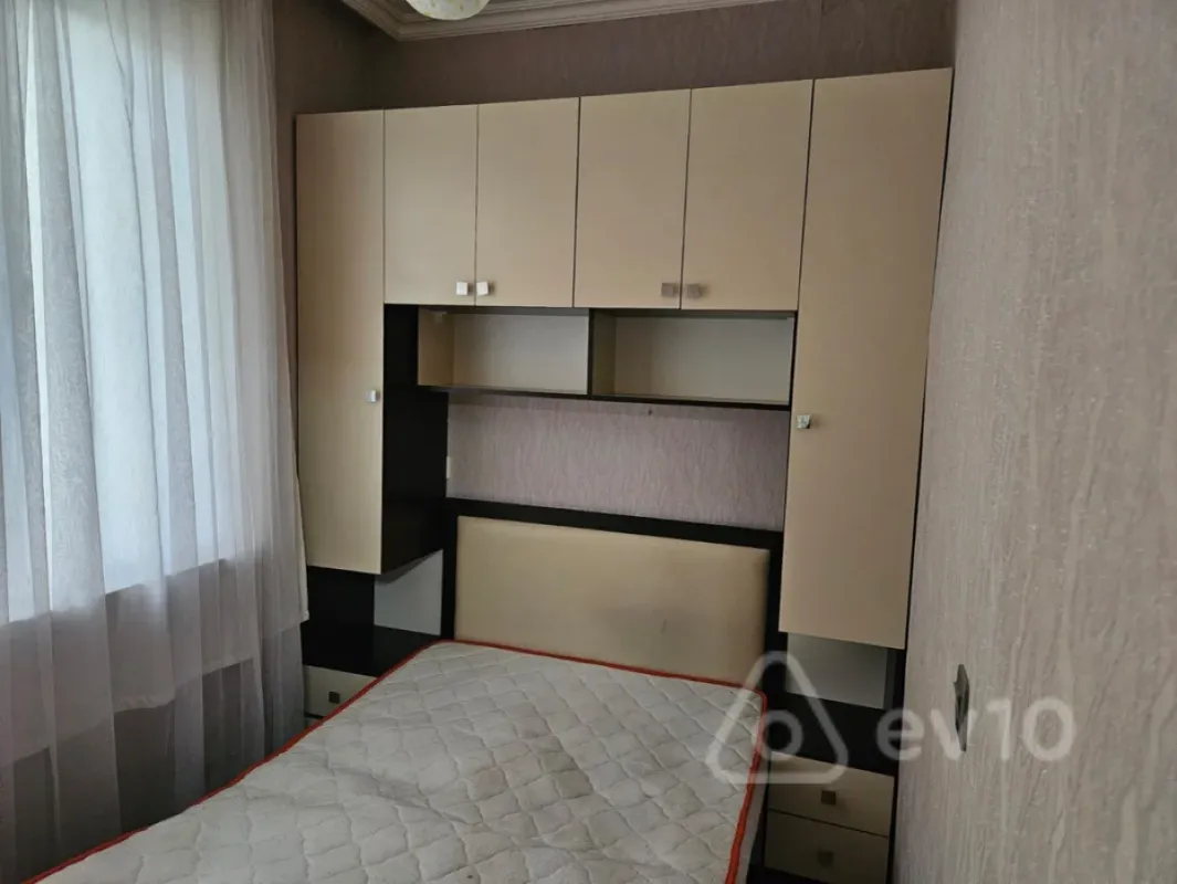 Kirayə verilir 2 otaqlı köhnə tikili 50 m²