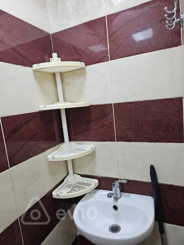 Kirayə verilir 2 otaqlı köhnə tikili 50 m²