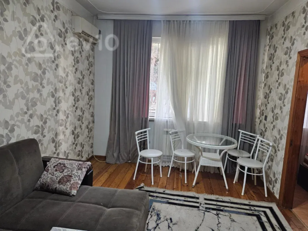 Kirayə verilir 2 otaqlı köhnə tikili 50 m²