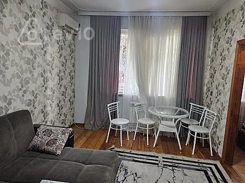 Kirayə verilir 2 otaqlı köhnə tikili 50 m²