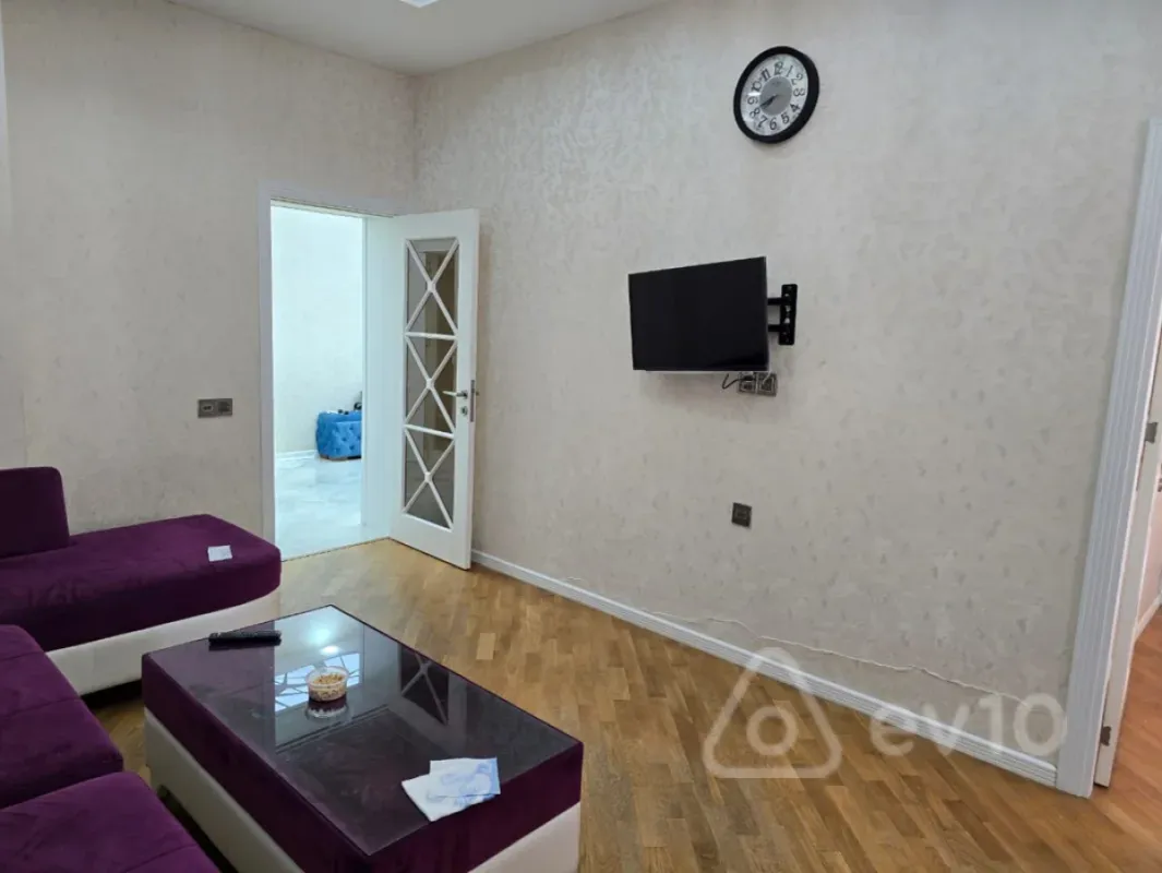 Kirayə verilir 2 otaqlı yeni tikili 80 m²