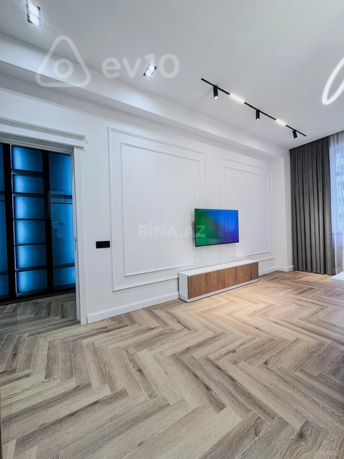 Kirayə verilir 2 otaqlı yeni tikili 65 m²