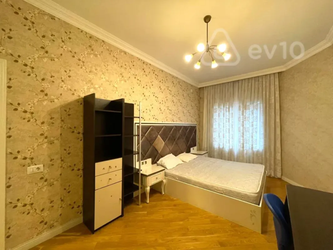 Kirayə verilir 4 otaqlı yeni tikili 180 m²