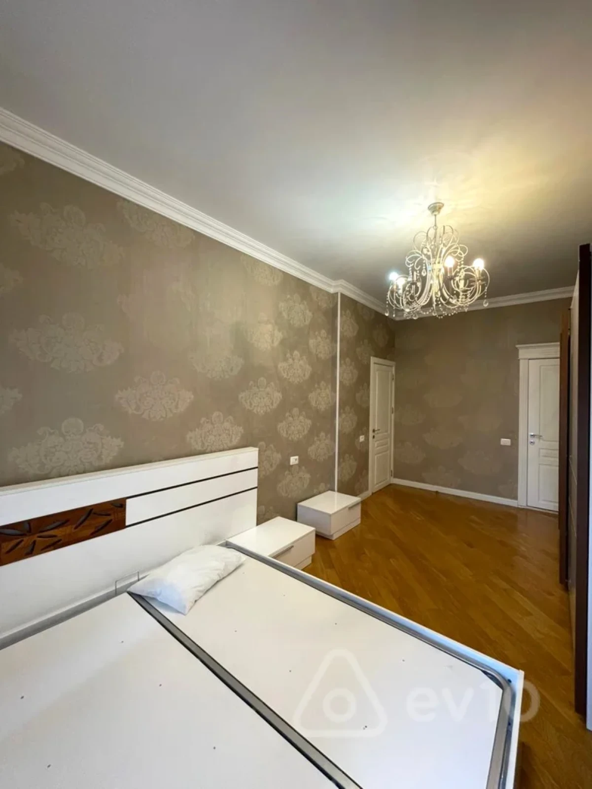 Kirayə verilir 4 otaqlı yeni tikili 180 m²