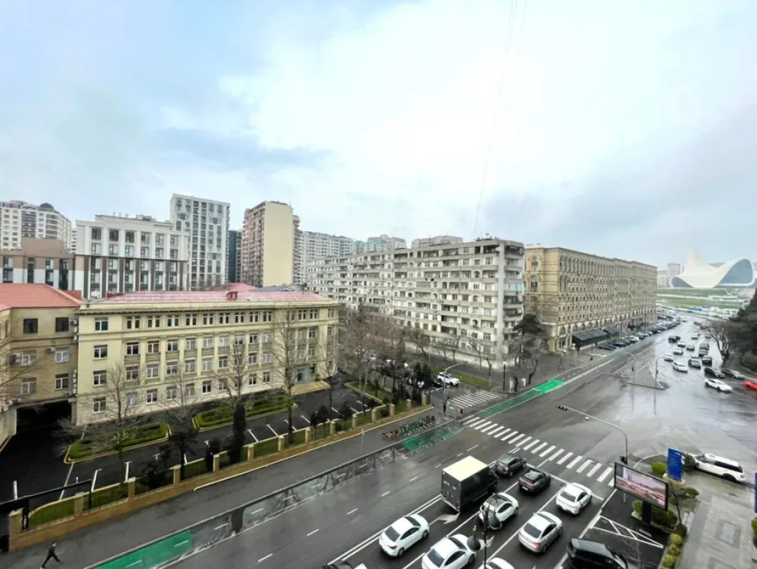 Kirayə verilir 4 otaqlı yeni tikili 180 m²