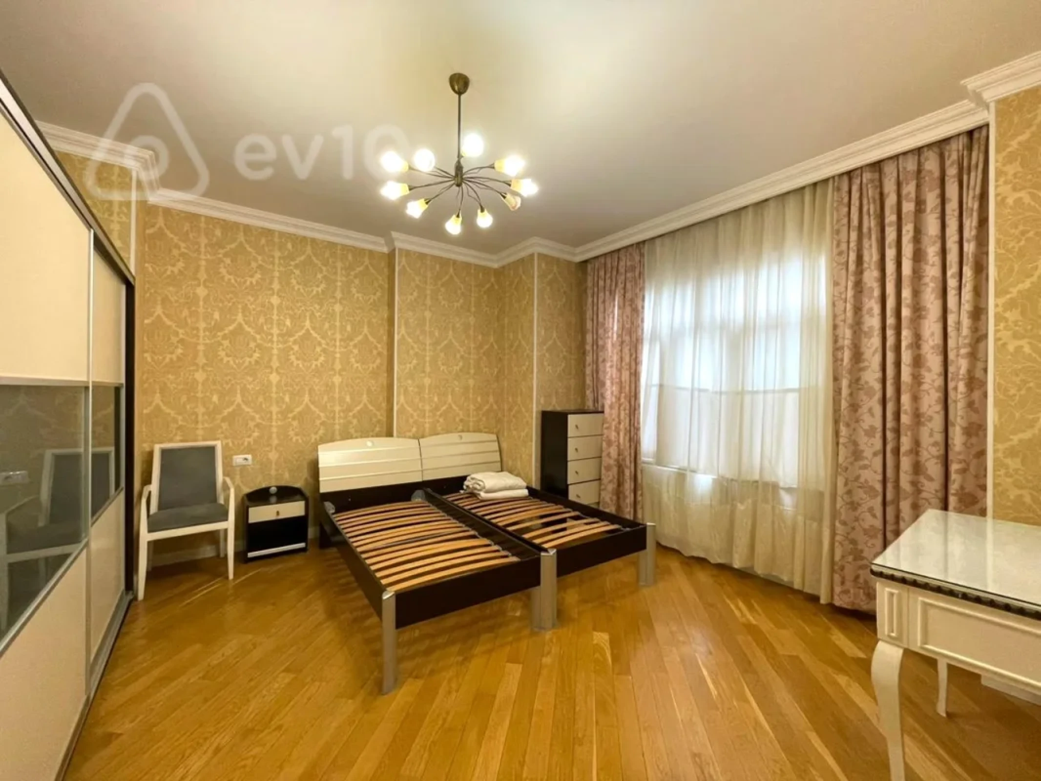 Kirayə verilir 4 otaqlı yeni tikili 180 m²