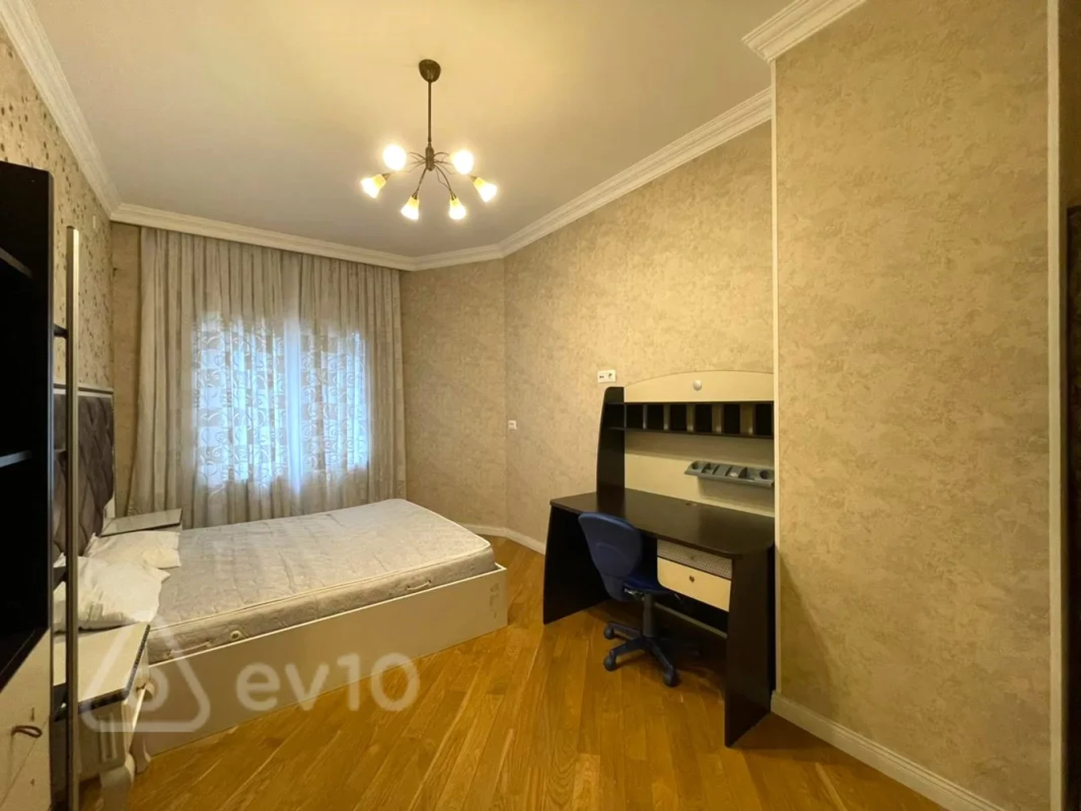 Kirayə verilir 4 otaqlı yeni tikili 180 m²