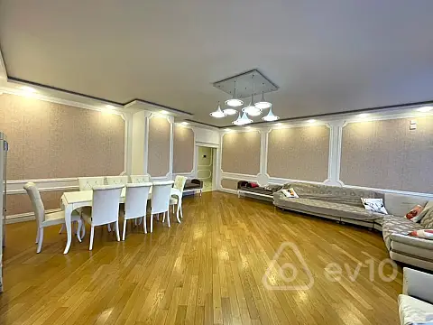 Kirayə verilir 4 otaqlı yeni tikili 180 m²