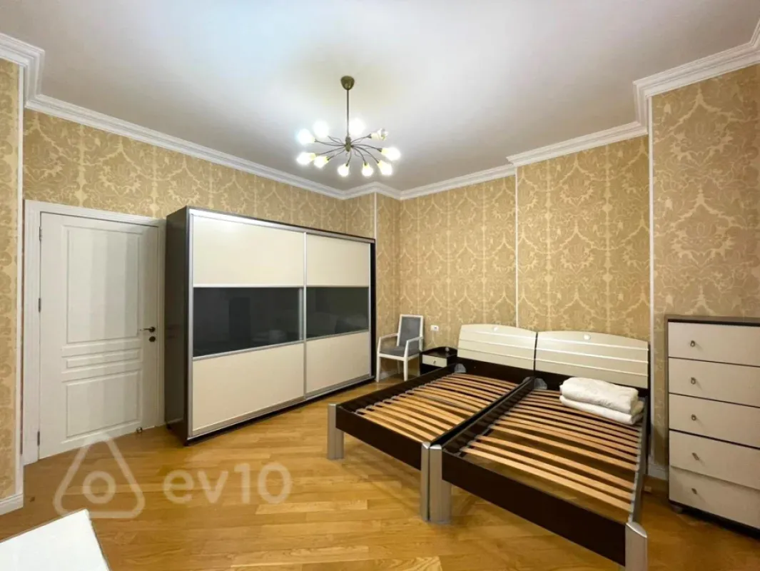 Kirayə verilir 4 otaqlı yeni tikili 180 m²