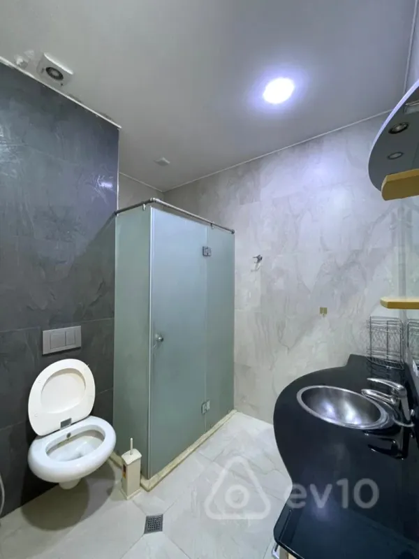 Kirayə verilir 4 otaqlı yeni tikili 180 m²