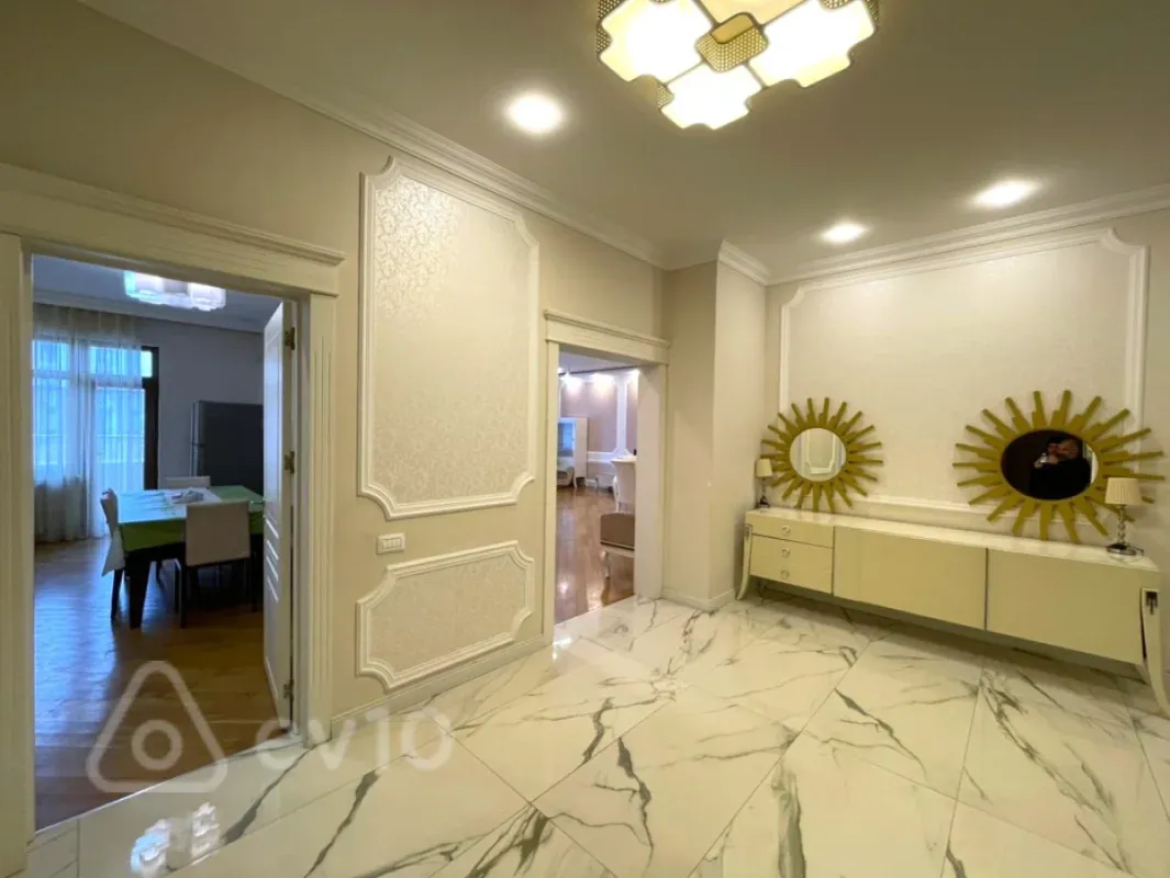 Kirayə verilir 4 otaqlı yeni tikili 180 m²