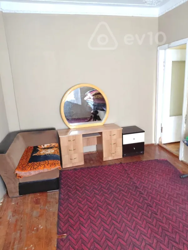 Kirayə verilir 3 otaqlı köhnə tikili 55 m²
