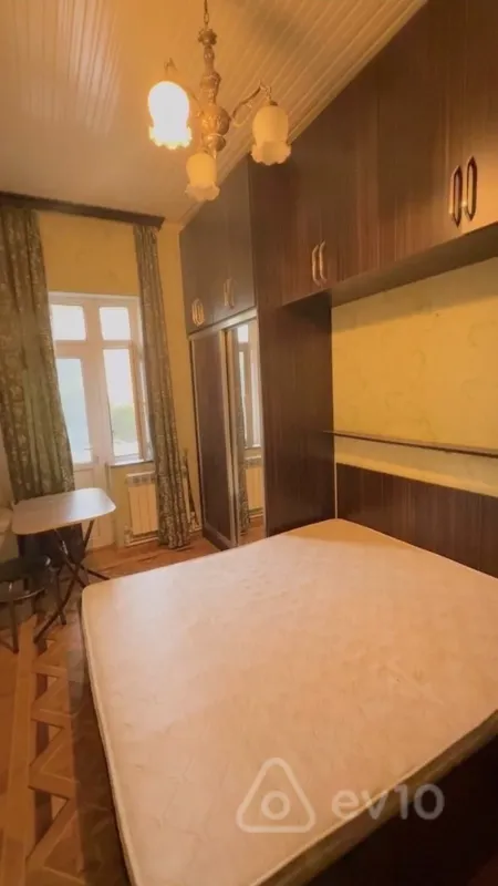 Kirayə verilir 3 otaqlı köhnə tikili 70 m²