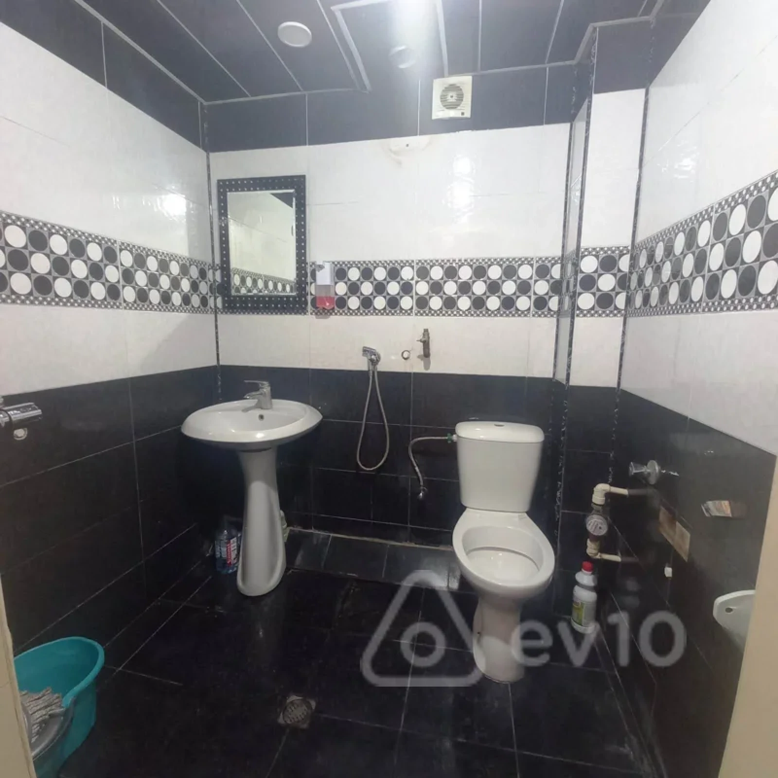 Kirayə verilir 3 otaqlı ofis 70 m²