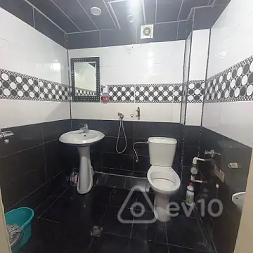 Kirayə verilir 3 otaqlı ofis 70 m²