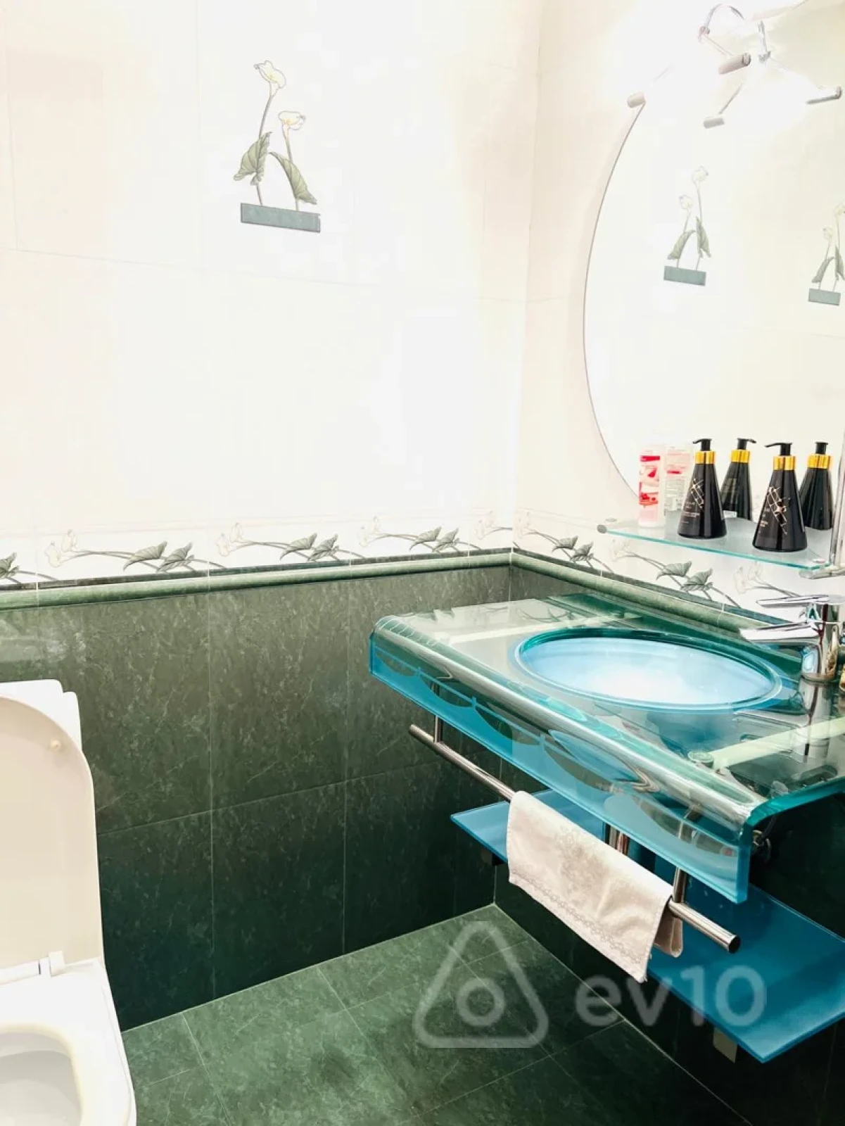 Satılır 4 otaqlı yeni tikili 153 m²