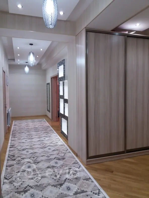 Kirayə verilir 3 otaqlı yeni tikili 100 m²