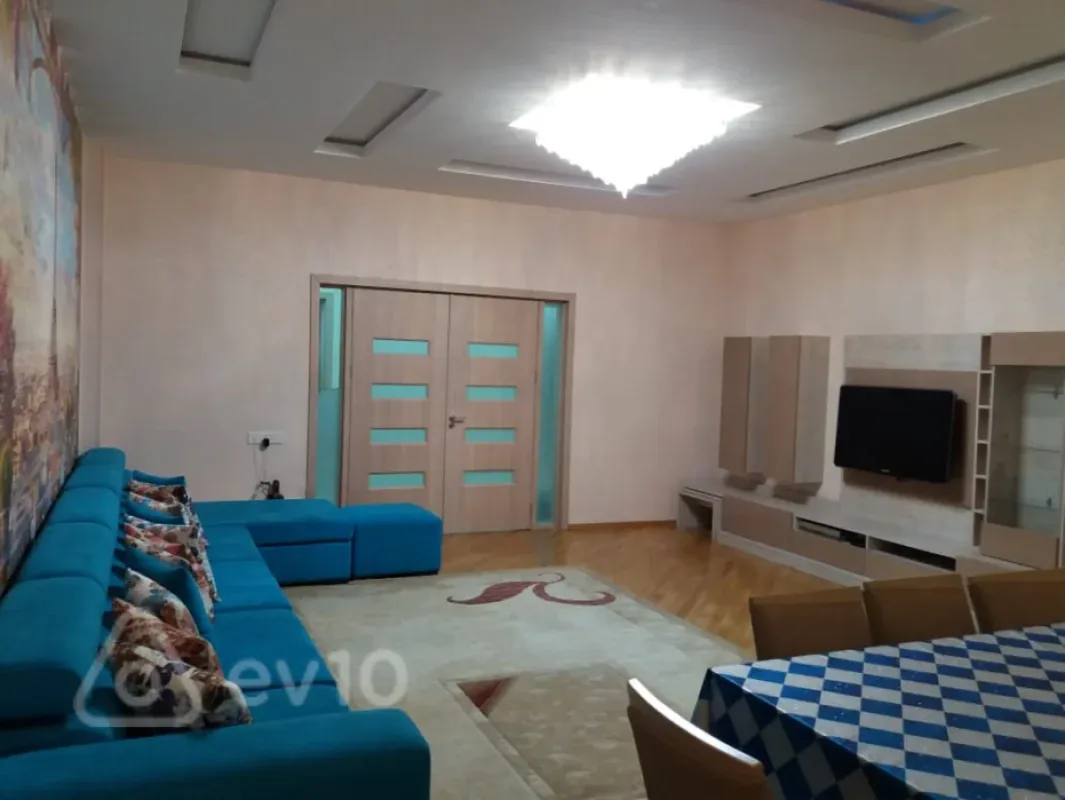 Kirayə verilir 3 otaqlı yeni tikili 100 m²